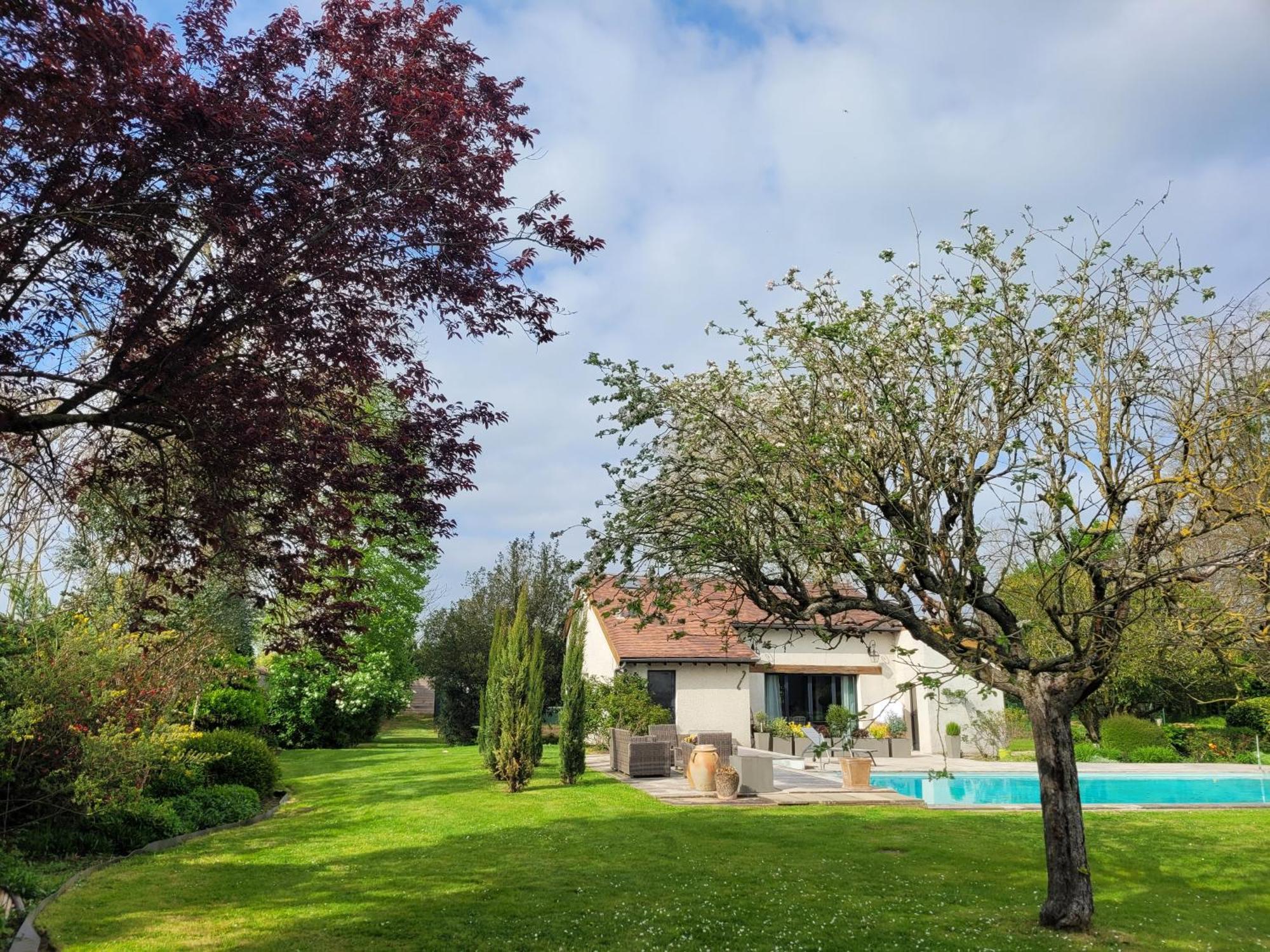 La Plaine De L'Angelus Bed & Breakfast Chailly-en-Biere Exterior photo