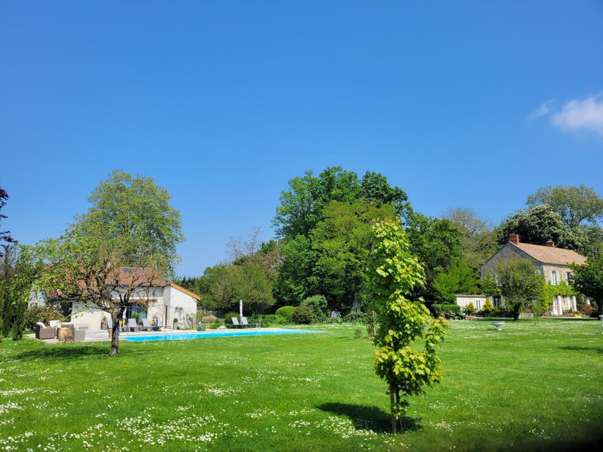 La Plaine De L'Angelus Bed & Breakfast Chailly-en-Biere Exterior photo